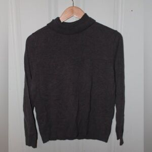 🐱 Northern Reflections | Grey Turtleneck Sweater